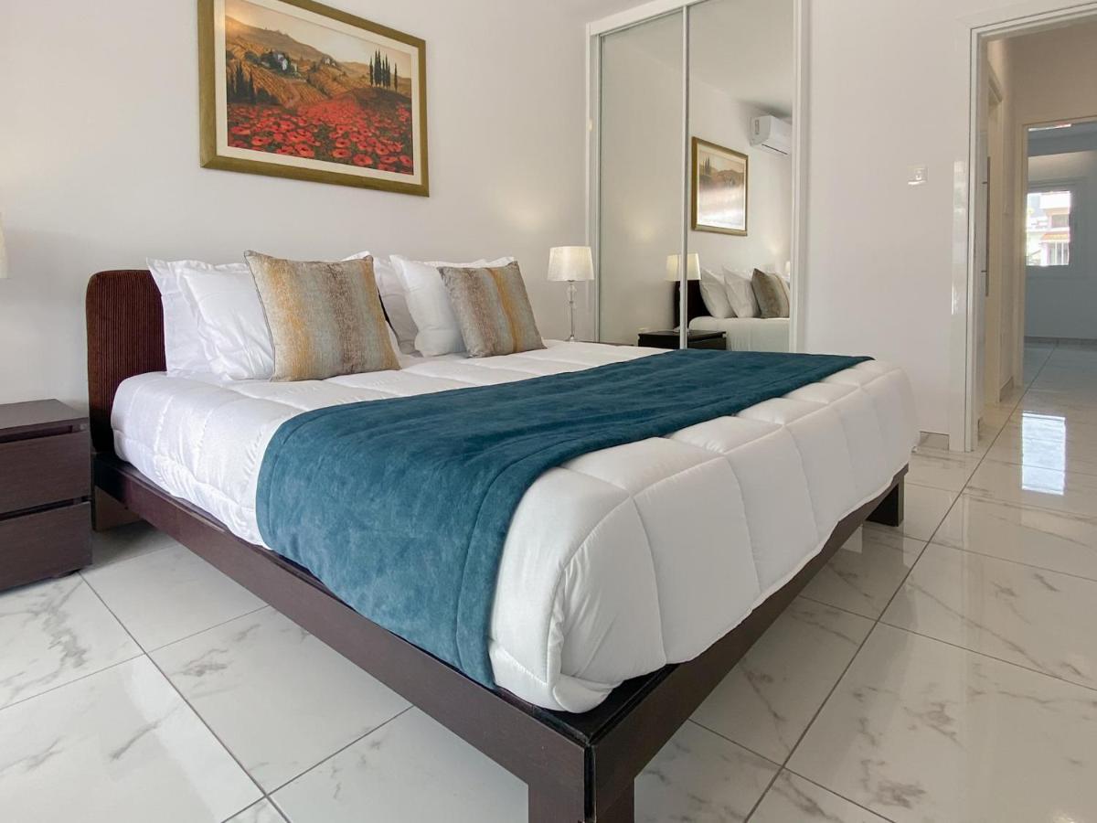 Phaedrus Living: Luxury Flat Semeli Apartment Paphos Bagian luar foto