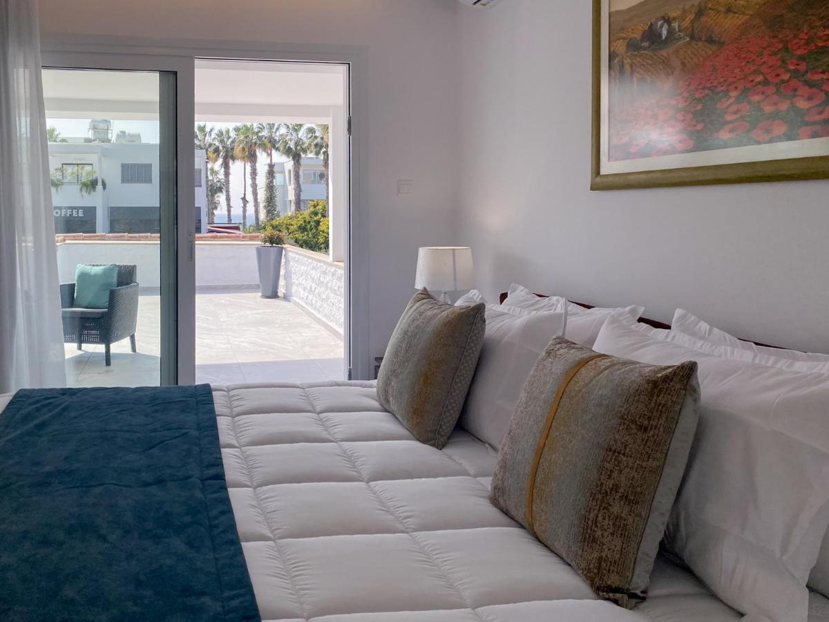 Phaedrus Living: Luxury Flat Semeli Apartment Paphos Bagian luar foto